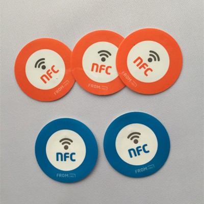 Typ 2 144 bajt, kruh 25 mm Ntag213 NFC tagu, HF NFC nálepka tisk